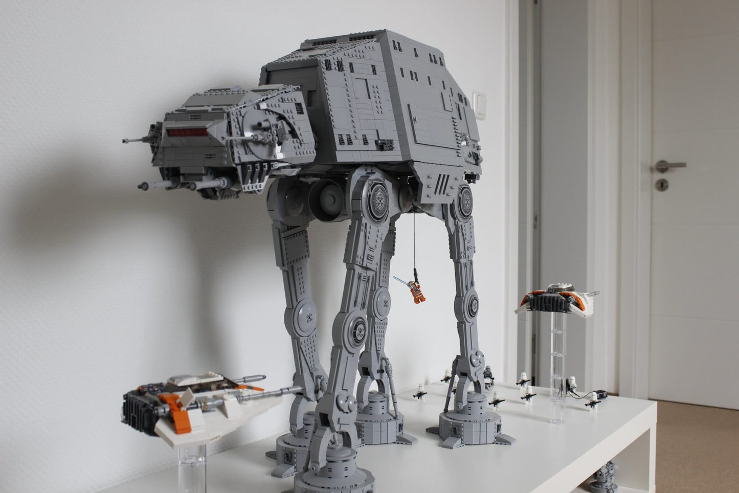 MOC 4042 Cavegod UCS AT-AT Star Wars by cjd_223