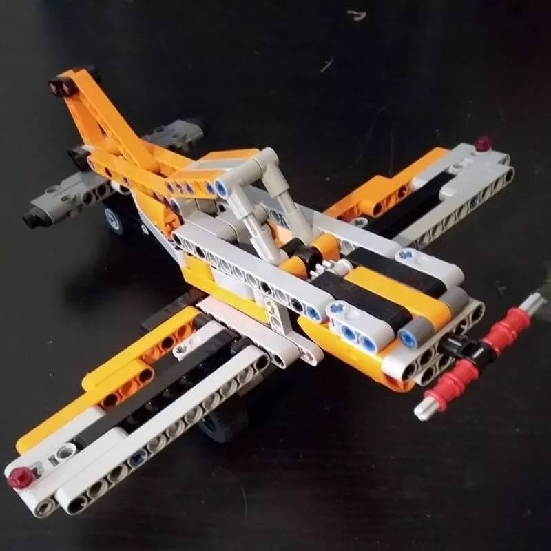 MOC-9557 42060: Plane Technic Airport