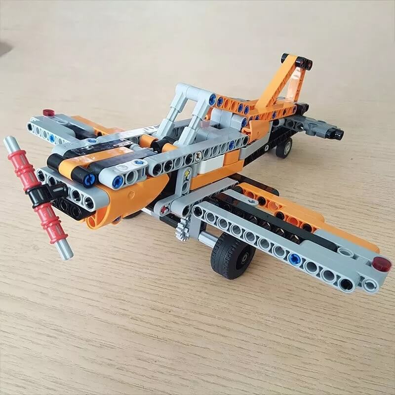 MOC-9557 42060: Plane Technic Airport