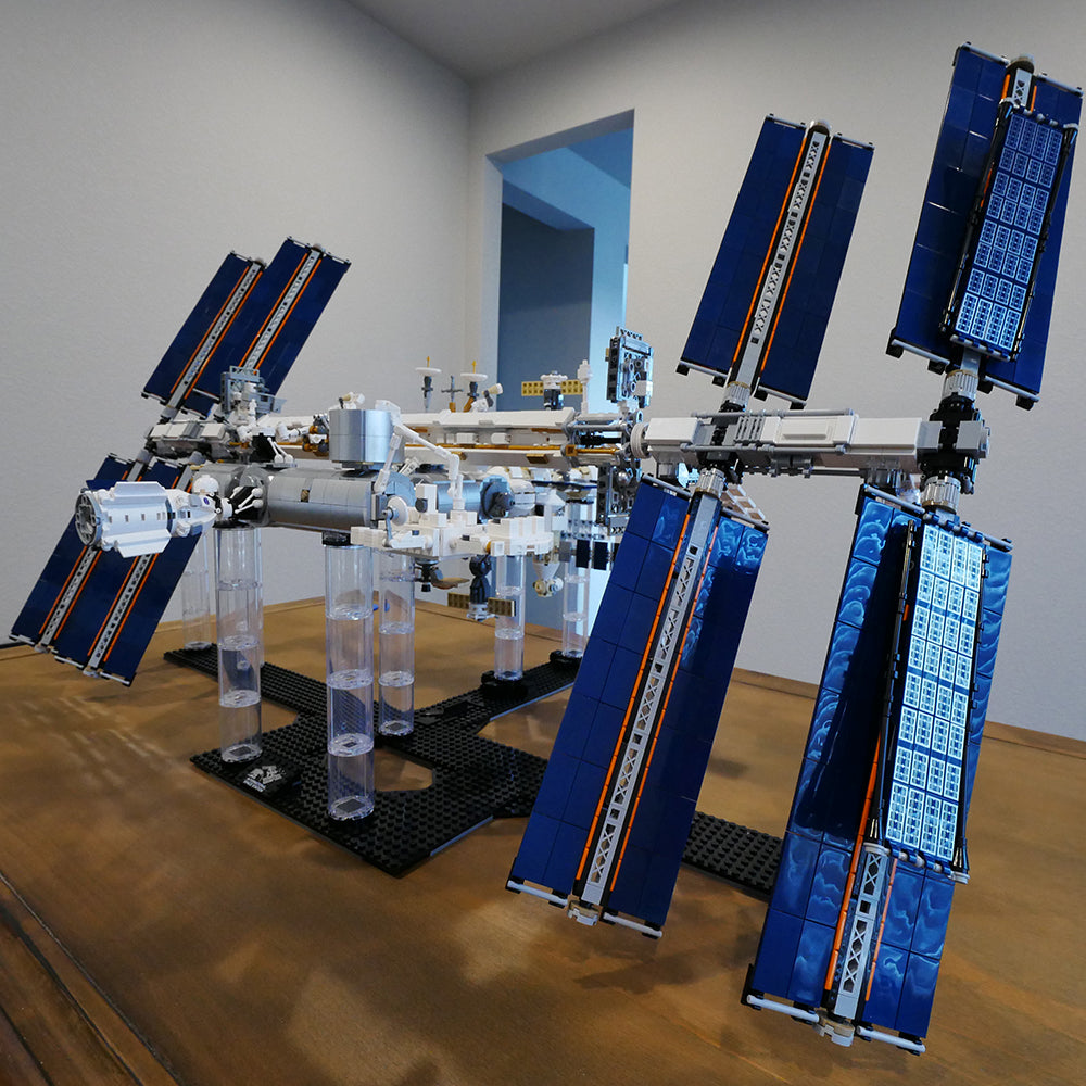 MOC-93305 International Space Station - 1:110 Scale - Historical Timeline 2021 building blocks kit with compatible bricks
