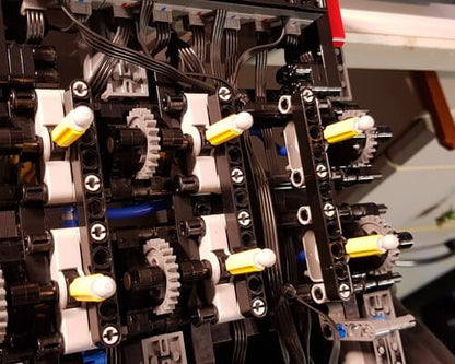 MOC 8800 Crane Truck by Lucioswitch81 (With RC Motor)