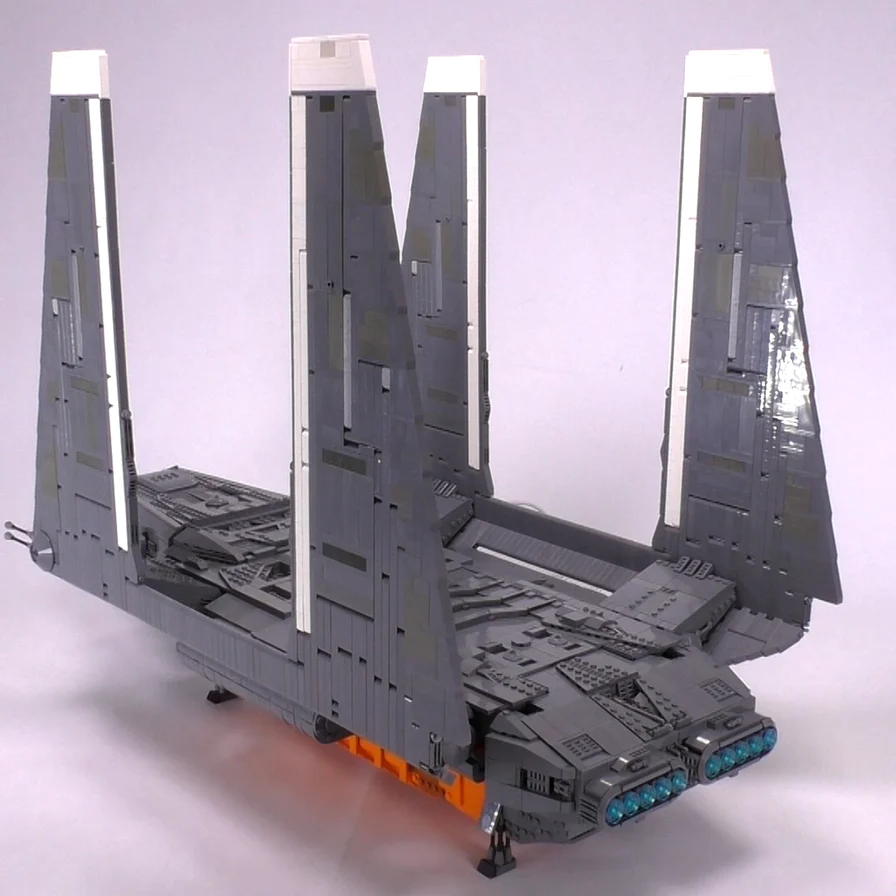 Zeta-Class Cargo Shuttle - Minifig Scale
